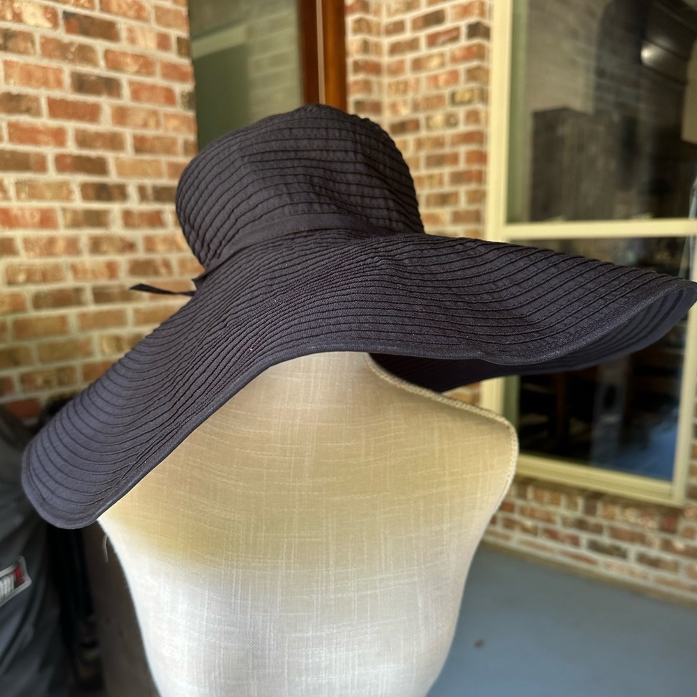 Black Floppy Sun Hat